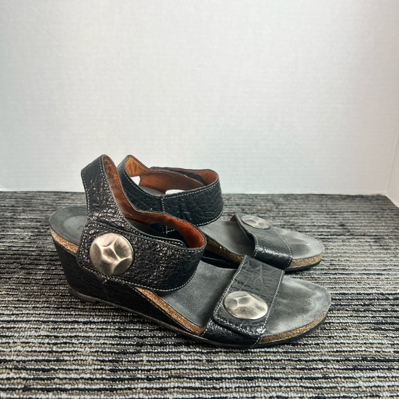 Taos Women's Boardwalk Wedge Sandal Black-Size 38 (US 7-7.5) - Picture 6 of 14